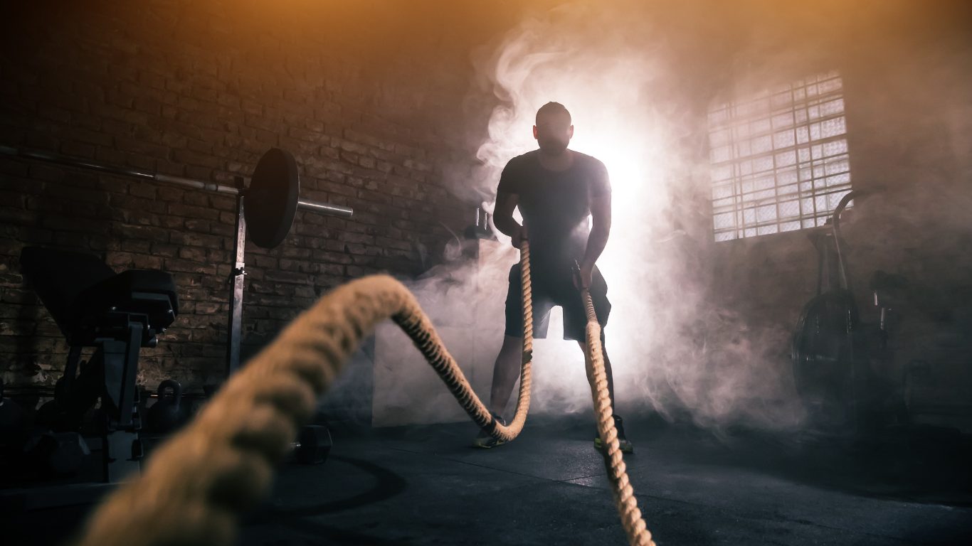 man doing battle ropes